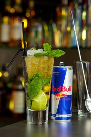 Red Bull Vodka, Vodka Redbull, Vodka Mixers, 6 D, Mojito, Energy Drink Can, Energy Drinks, Red Bull, Pint Glass