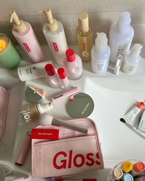 Glossier Room Aesthetic, Glossier Bathroom, Farah Core, Glossier Aesthetic, Skincare Obsession, Skincare Stuff, Body Hero, Preppy Makeup, Dream Makeup