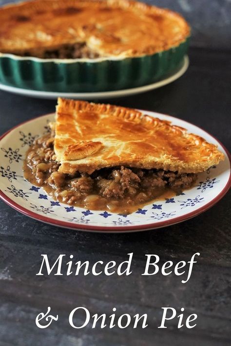 A plate with a portion of minced beef and onion pie, a dish with the rest of the pie behind Reheat Baked Potato, Minced Beef Recipes Easy, Minced Beef Pie, Veg Pie, Potato Baked, Minced Beef Recipes, Meat Pie Recipe, British Cooking, Onion Pie