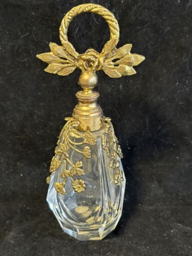 Perfume Bottle Pendant, Unique Perfume Bottles, Perfume Branding, Fun Objects, Vintage Trinkets, French Perfume Bottles, Vintage Opulence, Pretty Fairy, Old Perfume Bottles