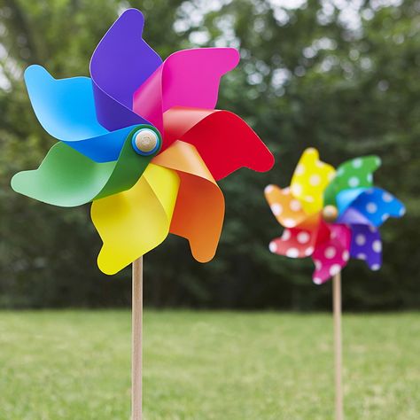 Grande the 4th largest in the Premium range. Available in Rainbow & Rainbow spots. Visit our online store to purchase......#quality #whirlywindmills #pinwheel #rainbow #party #garden Italian Pinwheels, Wind Wheel, Garden Windmill, Windmill Decor, Rainbow Rocks, Rainbow Colour, Sensory Room, Party Garden, Science Activities For Kids