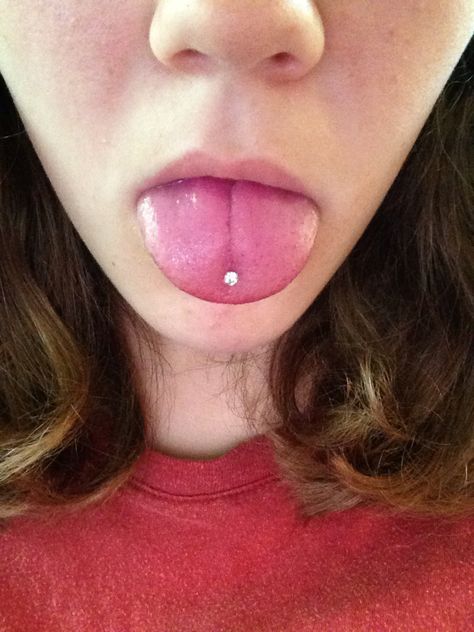 Pierced my own tongue~ Hurt like hëll 🤗 Clear Tongue Piercing, Diamond Tongue Piercing, Tounge Ring Aesthetic, Cool Tongue Piercings, Tounge Pericings Aesthetic, Pierced Tongue, Piercing Placement, Dream Piercings, Tongue Piercing Jewelry