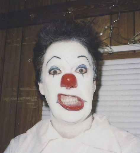 EMPATH MOON ☾ on Instagram: "Behind the scenes photo of Tim Curry during the filming of “It” (1990) via @golldies" Tim Curry, Behind The Scenes, Tumblr, On Instagram, Instagram