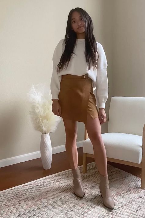 Sweater Outfits Dressy, Chic Dinner Outfit, Suede Skirt Outfit, Thanksgiving Fits, Easy Street Tunic, Leather Skirt Outfit, Outfit Options, Faux Suede Skirt, Dinner Outfit