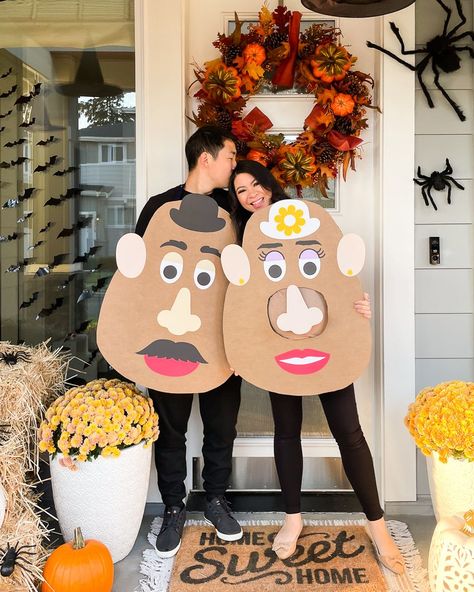 Toy Story Family Costumes, Mr Potato Head Costume, Disfraz Toy Story, Woody Costume, Toy Story Halloween, Mrs Potato Head, Pregnant Halloween Costumes, Toy Story Costumes, Couples Costume