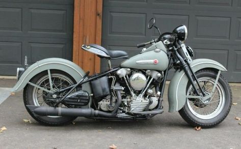 Basement Find! 1947 Harley-Davidson FL "Knucklehead" #ForSale #HarleyDavidson - https://barnfinds.com/basement-find-1947-harley-davidson-fl-knucklehead/ Harley Davidson History, Мотоциклы Harley Davidson, Vintage Harley Davidson Motorcycles, Harley Davidson Knucklehead, Harley Davidson Baggers, Motos Harley, Antique Motorcycles, Classic Harley Davidson, Harley Davidson Chopper