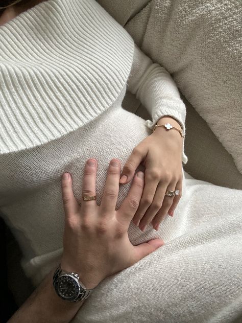 Faceless Pregnant Aesthetic, Pregnancy Asthetic Picture, Hands On Pregnant Belly, Pregnancy Aesthetic Couple, Pregnancy Photos Aesthetic, Pregnant Belly Aesthetic, Small Pregnant Belly, Pregnancy Women, Pregnant Girl