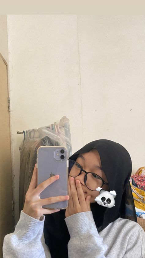 Girl Malaysia Aesthetic, Perempuan Malaysia Ootd, Perempuan Malaysia Selfie, Malay Girl Ootd Hijab, Perempuan Ootd Malaysia, Miror Hijab Selfi Iphone, Ootd Hijab Malaysia, Awek Ootd Sekolah Malaysia, Awek Ootd Sekolah