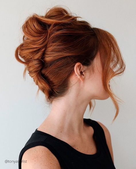 Curly Hair Inspiration | Stunning Hairstyles for Curly Hair Red Hair Updo, Medium Red Hair, Combover Hairstyles, Bride Hairstyles Updo, Wedding Hairstyles For Medium Hair, Romantic Wedding Hair, Brunette Hair With Highlights, Bridal Hair Updo, Hairstyles For Medium Hair