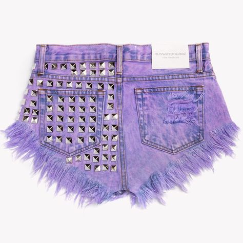 Rocker Chic Outfit, Frayed Shorts, Shorts Ripped, Studded Shorts, Diy Shorts, Ripped Shorts, Designer Denim, Rocker Chic, Dope Fashion