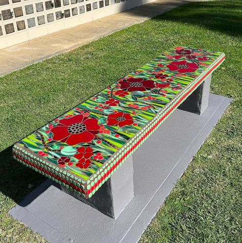 Mosaic Chair, Easy Mosaic, Mosaic Art Diy, Mosaic Table Top, Mosaic Garden Art, Diy Home Decor Crafts, Mosaic Madness, Mosaic Art Projects, Mosaic Tile Art