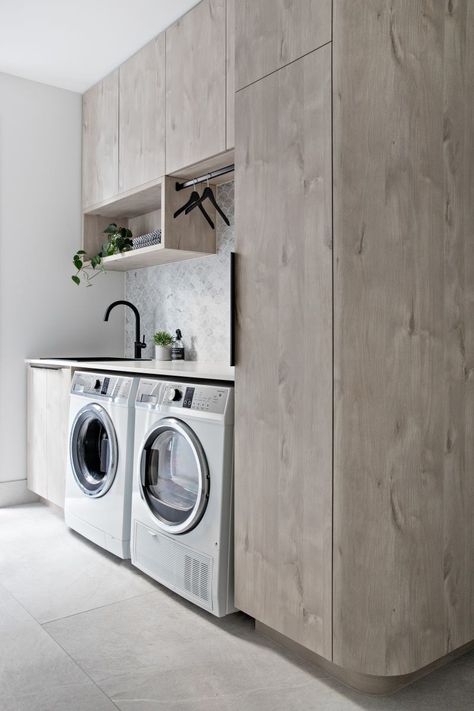 Scandi Townhouse - Projects - polytec Dekorere Bad, Grey Laundry Rooms, Laundry Chute, Color Schemes Design, Laundry Room Layouts, Modern Laundry Rooms, Laundry Design, Home Design Diy, Laundry Room Inspiration