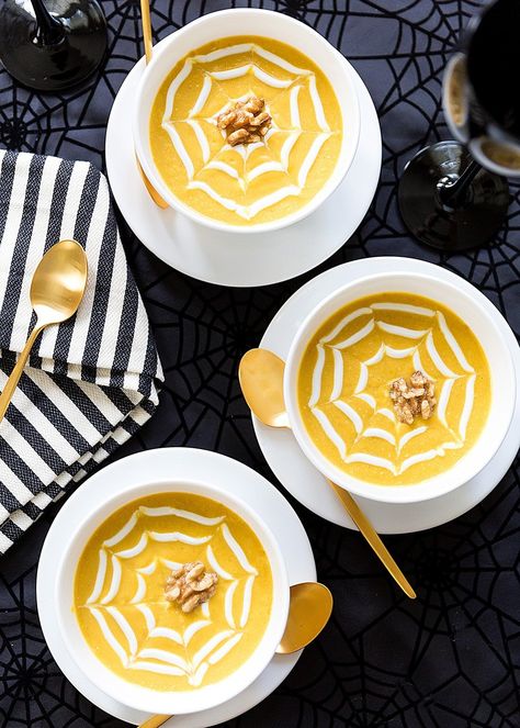 Butternut Squash and Walnut Soup Wedge Salads, Savory Halloween Food, Themed Dinners Ideas, Halloween Soup, Recipe Butternut Squash, Apple Cider Sangria Recipe, Dinner Party Style, Postres Halloween, Blueberry Banana Bread