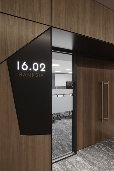 Leo Cussen Centre for Law Offices – Melbourne Industrial Meeting Room Design, Meeting Room Door Signage, Meeting Room Wall Design, Meeting Room Signage, Room Signage, Meeting Room Design, Wayfinding Signage Design, Office Idea, Industrial Office Design