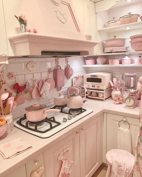 Pink Apartment, Muebles Shabby Chic, Pink Kitchen Decor, Chic Kitchen Decor, Pastel Kitchen, Shabby Chic Kitchen Decor, Aesthetic Kitchen, Shabby Chic Interiors, غرفة ملابس