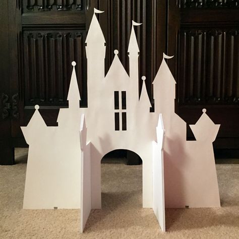 Princess Party Table, Princess Birthday Party Decorations Diy, Castle Party, Cardboard Castle, Castle Backdrop, Princess Birthday Party Decorations, Princess Theme Birthday, Cinderella's Castle, Disneyland Castle