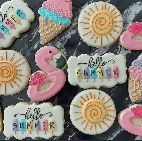 Last Day Of School Cookies Decorated, Beach Ball Sugar Cookies, Summer Theme Sugar Cookies, Pool Party Sugar Cookies, Summer Themed Sugar Cookies, Beach Cookies Royal Icing, Summer Cookie Ideas, Pool Party Cookies Decorated, Summer Decorated Cookies