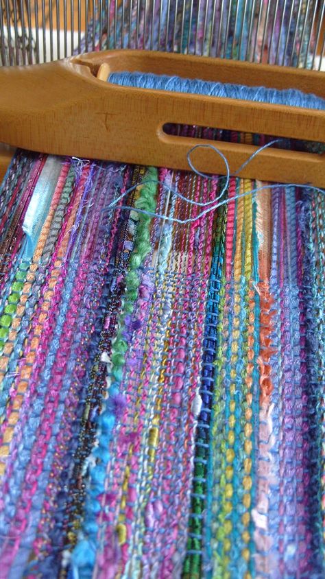 Weaving Samples, Art Yarn Weaving, Weaving Scarfs, Needle Weaving, Saori Weaving, Weaving Inspiration, Weaving Looms, Weaving Loom Projects, Dress Scarf