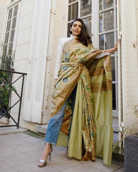 Saree Draping Ideas, Saree With Pants, Draped Fashion, Diwali Fashion, Draping Ideas, Saree Bollywood, Saree Wearing Styles, Saree Draping Styles, Ethno Style