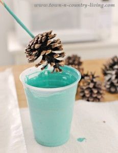 How to paint pine cones How To Color Pine Cones With Food Coloring, Purple Pine Cones, How To Dye Pine Cones, Colored Pine Cones Diy, Pine Cone Lilacs Diy, How To Dye Pine Cones With Food Coloring, How To Paint Pine Cones, How To Paint Pinecones, Pine Cone Projects