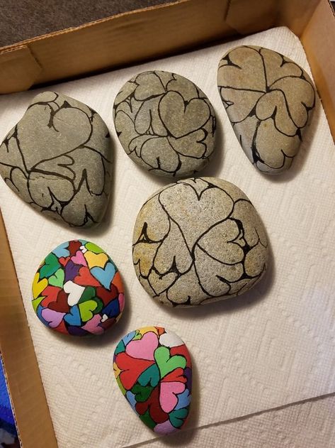 Pin by Bambine Rogers on Ayem painting stones | Rock crafts, Rock painting patterns, Painted rocks craft Painting Stones, Diy Rock Art, Acrylic Painting Ideas, Stone Art Painting, Art Stone, Painted Rocks Craft, Painted Rocks Diy, Ideas For Easter Decorations, Rock Painting Ideas Easy