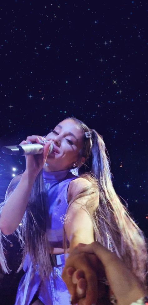 Ariana Grande Lockscreen, Ariana Tour, Ariana Grande Images, Ariana Grande Concert, Ariana Grande Outfits, Ariana Grande Fans, Ariana Grande Cute, Ariana Grande Wallpaper, Ariana Grande Photoshoot