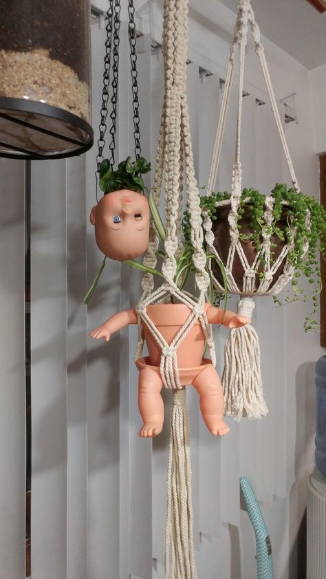 Carillons Diy, Diy Plant Hanger, Creepy Dolls, Plant Mom, Aesthetic Room Decor, Hanging Plants, Plant Decor, Room Diy, Macrame Plant Hanger