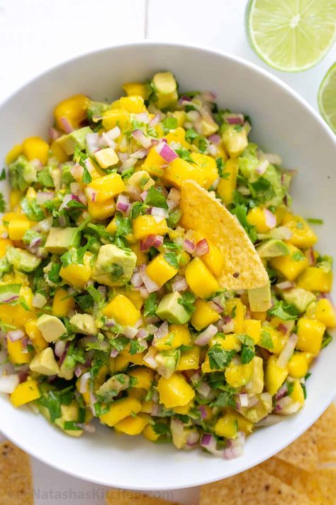 Mango Salsa Recipe Easy Mango Salsa Recipe, Fresh Mango Salsa Recipe, Shrimp Mango, Mango Salsa Recipe, Fresh Mango Salsa, Easy Homemade Salsa, Salsa Guacamole, Mango Salsa Recipes, Mango Avocado Salsa