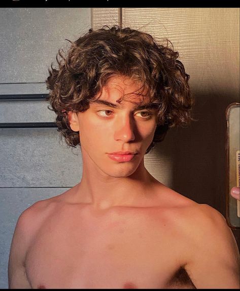 Greek Men Aesthetic, Greek Boys Aesthetic, Greek Men Handsome, Greek Male Models, Surfer Hairstyles, Greek Man, Curly Hair Model, Long Curly Hair Men, Handsome Gentleman