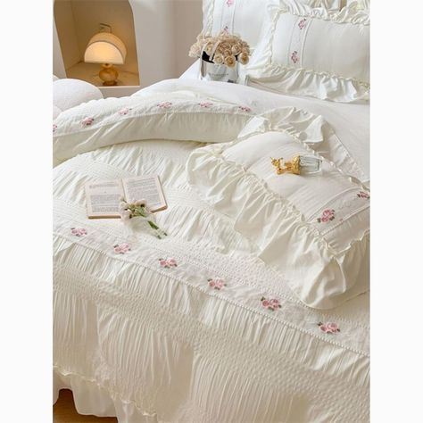 🔍 “French retro floral embroidered seersucker fabric” Type-A Double Layer Yarn Fabric: Cotton 1.2m (Single) : 1 bedsheets, 1 Duvet Cover, 1 Pillow case 1.5m(Queen/Double): 1 bedsheets, 1 Duvet Cover, 2 Pillow case 1.8m (King): 1 bedsheets, 1 Duvet Cover, 2 Pillow case 2.0m(Super King): 1 bedsheets, 1 Duvet Cover, 2 Pillow case Expertly crafted with French retro seersucker fabric and washed cotton, this four-piece set of bed sheets features delicate floral embroidery for a touch of elegan... Lace Bedding Set, Embroidered Duvet Cover, Romantic Bed, Lace Bedding, Romantic Home, Vintage Pillow Covers, Ruffle Bedding, Fitted Bed Sheets, Romantic Homes