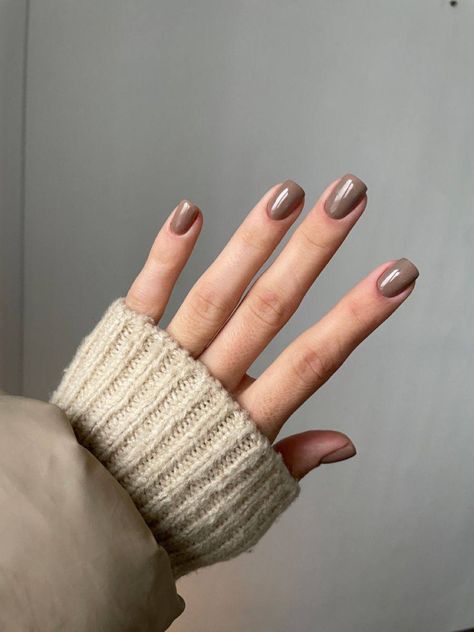 Fall Nude Nails, Shellac Nails Fall, Autumn Manicure, Kutek Disney, Brown Nails Design, May Nails, September Nails, Simple Gel Nails, Pointed Nails