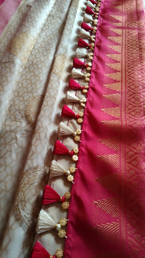 Basic Blouse Designs, Tassels Fashion Clothing, Saree Kuchu New Designs, Silk Saree Blouse Designs Patterns, Beautiful Sleeves, Saree Tassels Designs, Design Triangle, Saree Kuchu Designs, Latest Blouse Designs Pattern