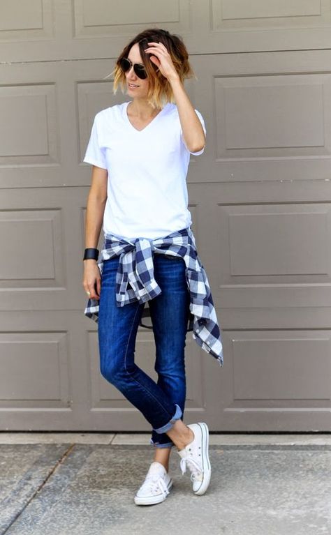 When dressing up your simple white t shirt, it is important to remember that the t shirt itself is the focal point of your look, and the first building block to your outfit. From there, you can expand upon your white t shirt to bring the outfit together as a whole. Your white t shirt […] Styl Grunge, Shirt Outfit Summer, Plaid Shirt Outfits, Converse Outfits, Women Wedges, Flannel Outfits, New Street Style, Big 5, Neue Outfits