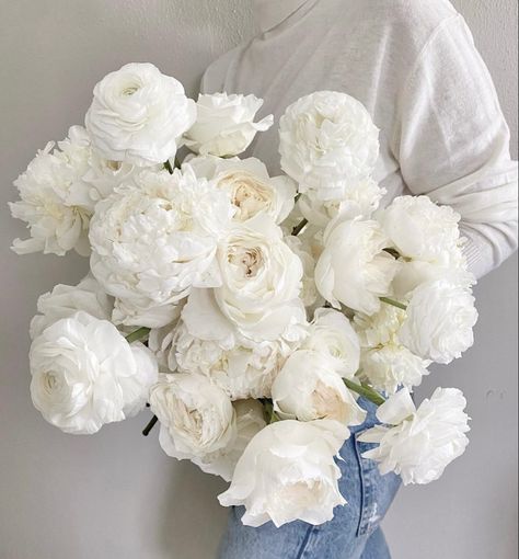 White Hydrangea Wedding, Wedding Flowers Hydrangea, Floral Arch Wedding, Rose Bridal Bouquet, Bouquet Inspiration, Hydrangeas Wedding, Arch Wedding, White Bridal Bouquet, White Wedding Flowers