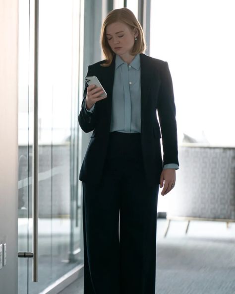 Logan Roy, Succession Aesthetic, Luxurious Outfits, Stealth Wealth, Arizona Robbins, Green Wool Coat, Sarah Snook, Board Meeting, Trust Fund