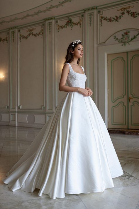 Daalarna Wedding Dress, Daalarna Couture, New Bridal Dresses, Ballgown Wedding Dress, Ballgown Wedding, Dresses Unique, Dream Wedding Ideas Dresses, Couture Wedding, Lady Diana