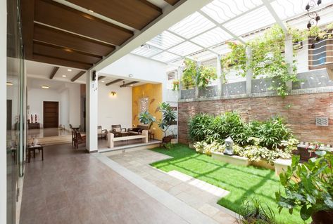 Small Courtyard House, Courtyard House Design, Modern Courtyard House, House Interior Modern, Indoor Courtyard, Small Courtyard, Modern Courtyard, Courtyard Gardens Design, Rooftop Terrace Design