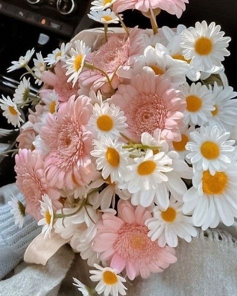 June Goals, Pretty Bouquets, April Aesthetic, April Flower, April Flowers, Prettiest Bouquet, Boquette Flowers, Nothing But Flowers, Cute Flower Wallpapers