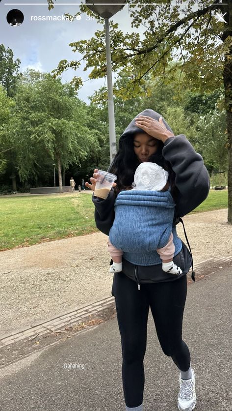 Family Travelling Aesthetic, Black Mom And Newborn Daughter, Black Mom Life Aesthetic, Black Moms Aesthetic, Having Kids Aesthetic, Mommy Life Aesthetic, Minimalist Pregnancy Outfits, Mommy Life Pictures, Young Mum Aesthetic