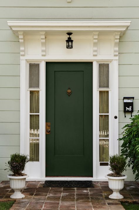 MARIA KILLAM - BEST FRONT DOOR COLORS Green Conifer Hills 5141EC Green Front Door, Best Front Door Colors, Front Door Decal, Best Front Doors, Green Front Doors, Door Entryway, Painted Front Doors, Casa Exterior, Front Door Colors