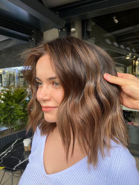 Balayage, Hazelnut Hair Color Brown Short, Light Brown Bayalage Short Hair, Choco Balayage, Sun Kissed Brown Hair Short, Hazelnut Balayage Brunettes, Short Brown Hair Green Eyes, Short Golden Brown Hair, Hazelnut Hair Color Brown Light