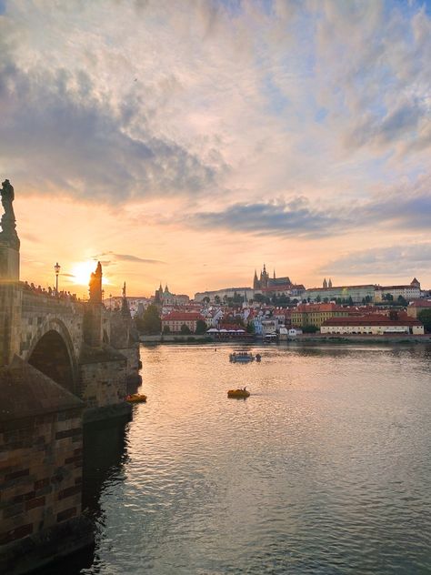 Prague, sunset, travelling, bridge, travel, traveling, summer, river, wallpaper, Prague Castle, Czech Republic, vacation, holidays in Prague River Wallpaper, Prague Castle, Prague, Czech Republic, Bridge, Castle, Holidays, Travel