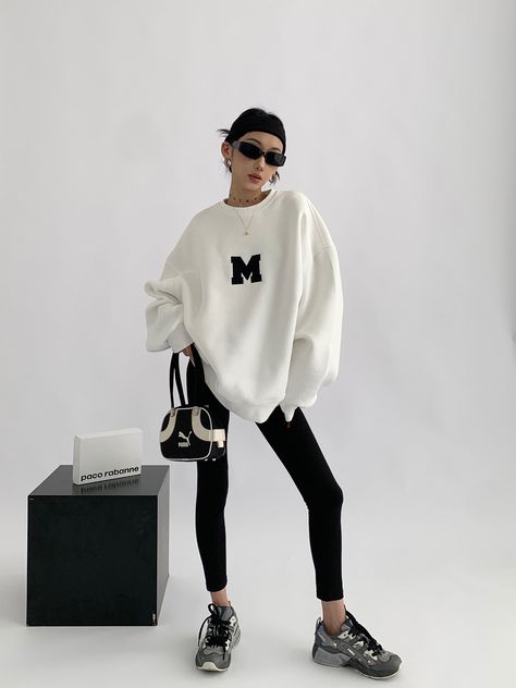 Women's Sweatshirts with basic designs are designed for daily use. The product, which has a sporty and casual look according to the style created, is obtained from cotton. Style: Casual Material: Cotton Designed by Thekittenpark Normcore, Plain Hoodies, Paco Rabanne, Hoodies Womens, Long Sleeve Tops, Round Neck, Sleeve Top, Long Sleeve, White