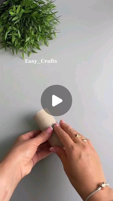 Staple Crafts, Toiletpaperroll Craft Christmas, Christmas Childrens Crafts, Christmas Crafts Videos, Diy Paper Room Decor, How To Make Christmas Decorations, Easy Cute Craft Ideas, Christmas Diy Crafts For Adults, Christmas Craft Toilet Paper Roll