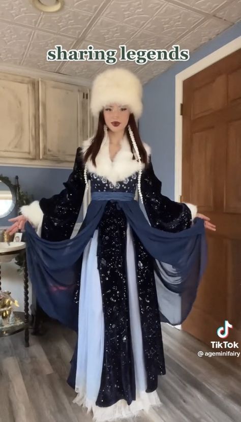 Winter Solstice Outfit, Solstice Outfit, Oc Outfit Ideas, Fantasy Oc, Fair Outfits, Winter Princess, Halloween Costume Outfits, Female Character Inspiration, Witch Outfit