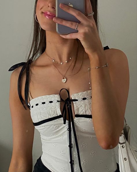 Dinner And Drinks Outfit, Dior Corset, Drinks Outfit, Drinks Outfits, Accessories Dior, Paris Aesthetic, Detailed Jewelry, Jewellery Accessories, French Girl