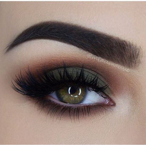 Love the hunter green eye! Must try! Fall Eyeshadow Looks, Christmas Eyeshadow, Foil Eyeshadow, Silver Eye Makeup, Green Smokey Eye, Silver Makeup, Formal Makeup, Green Makeup, Makijaż Smokey Eye