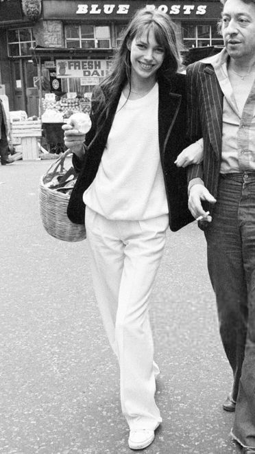 Jane Birkin Aesthetic, Jane Birken, Home In Paris, Jane Birkin Style, Trainers Outfit, Brittany Murphy, A Muse, Style Trousers, White Trousers