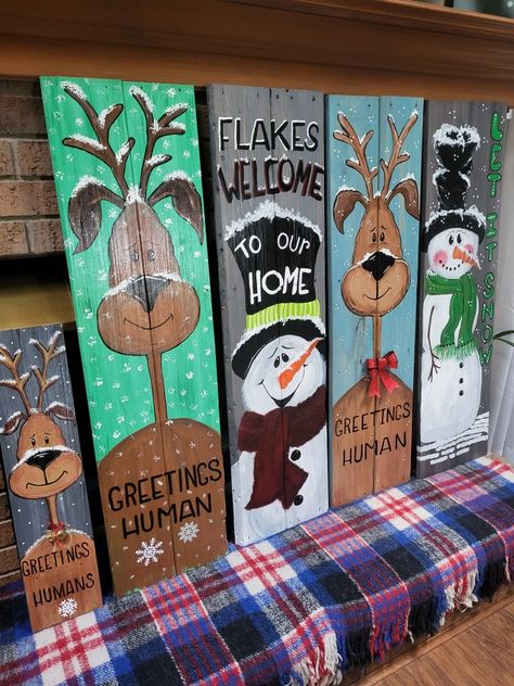 Christmas Porch Board Ideas, Christmas Wood Pallets Ideas, Wood Board Christmas Crafts, Wood Crafts Christmas Project Ideas, Christmas Wood Signs Porches, Christmas Porch Leaners Diy, Christmas Crafts To Sell 2023, Christmas Pallet Crafts, Christmas Boards Signs