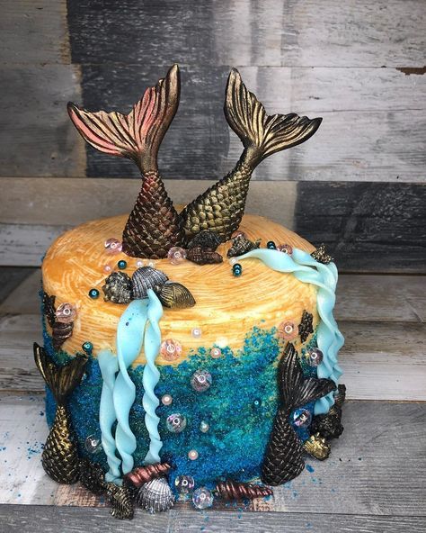 Nikita on Instagram: “Such a bold statement cake: off beat mermaid, black is beautiful in the sea. . . . .…” Black Mermaid Cake, Sea Cake, Dark Mermaid, Water Witch, Sea Cakes, Cake Inspo, Black Mermaid, Mermaid Cakes, Black Sea